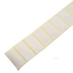   Címke 20 mm x 40 mm papír nagytekercses, normál ragasztóval,  6000 db/tekercs
