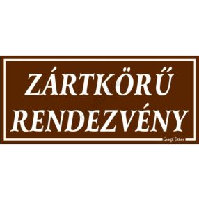   Zártkörű rendezvény feliratú műanyag tábla, 12,5 x 22,5 cm, Barna
