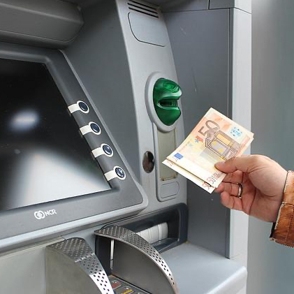 Bankjegyek biztonsági elemei. Miért jó a bankjegyvizsgáló?